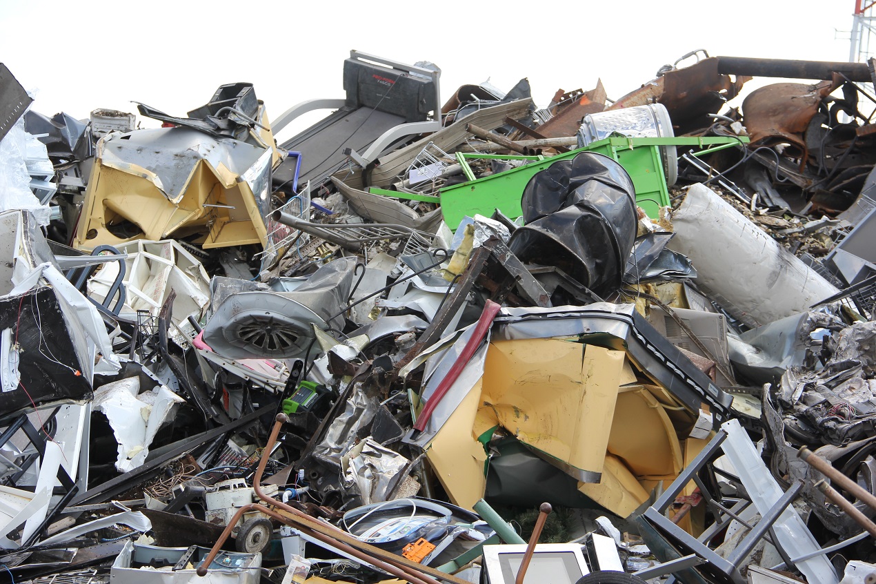 Skup złomu a relokacja zakładu przemysłowego – jak to się łączy?