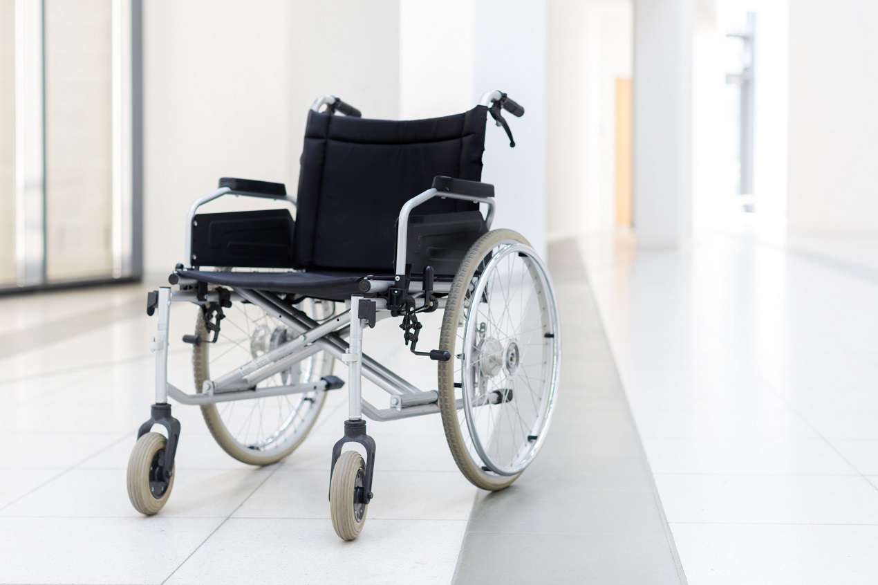 Czy istnieją specjalne wózki dla niepełnosprawnych, służące przy kąpieli?