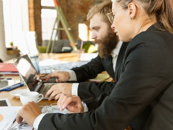 Program Pierwszy biznes – warunki i wymagania dla beneficjentów krok po kroku